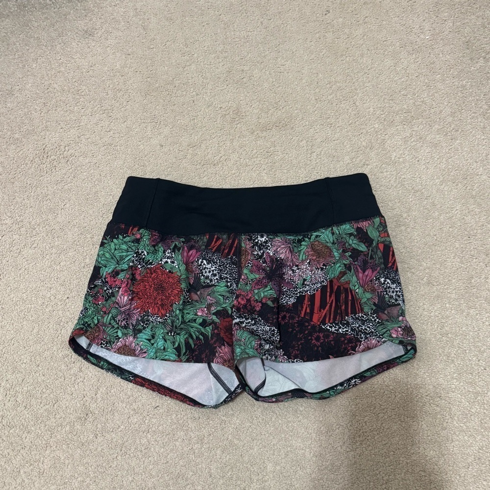 Lululemon run times short II size 4 euc ( 4”)